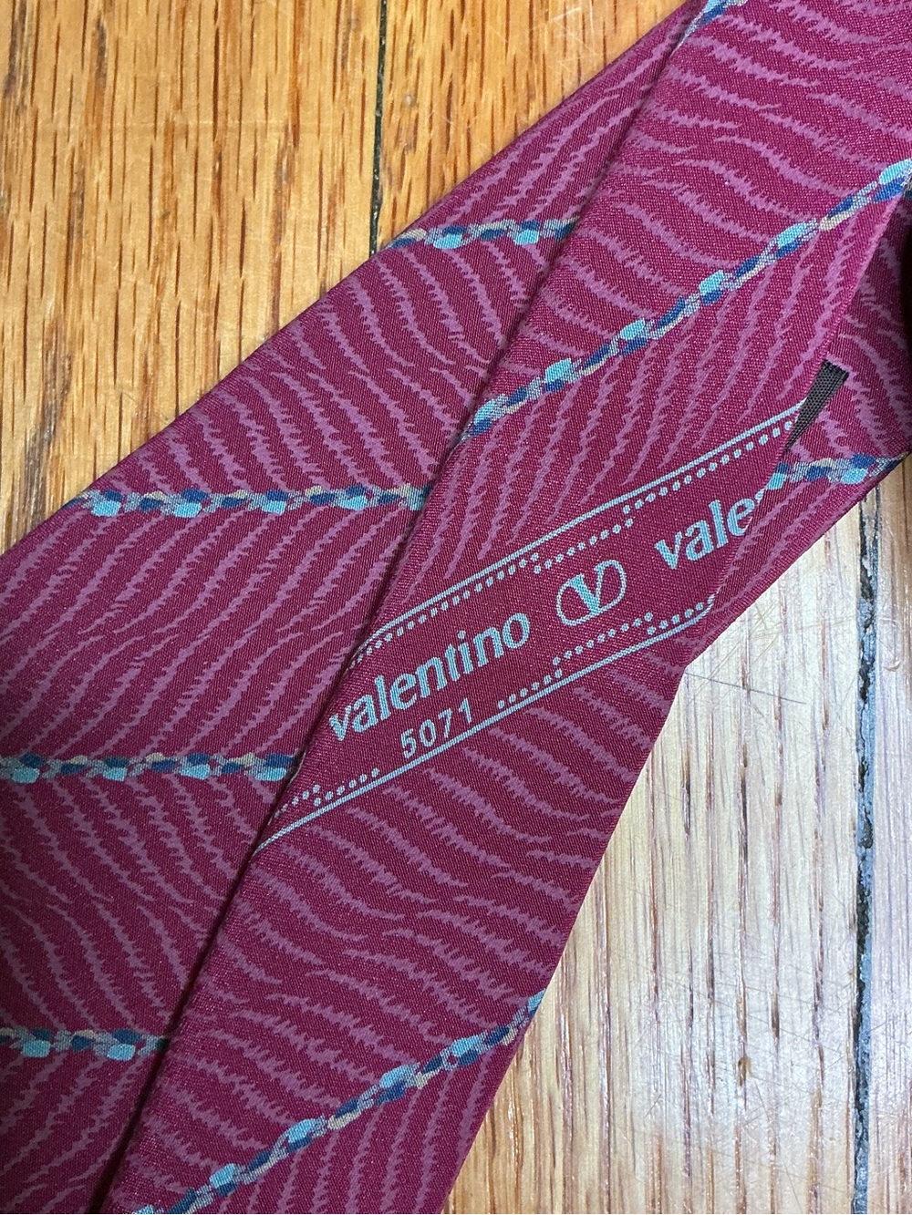 Vintage Valentino Cravatte Burgundy Woven Silk Tie Made in Italy